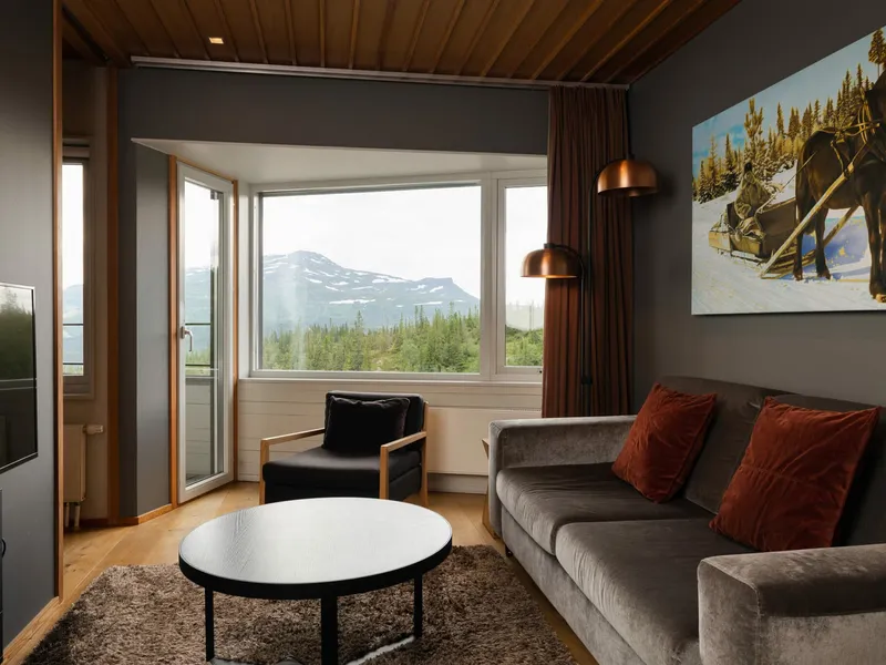 66c31e23b9531 Copperhill Mountain Lodge Copper Living Area