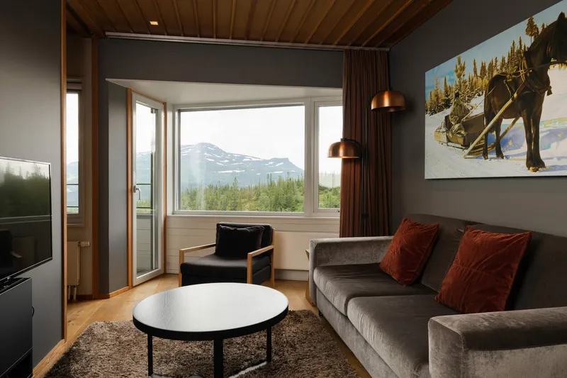 66c31e23b9531 Copperhill Mountain Lodge Copper Living Area