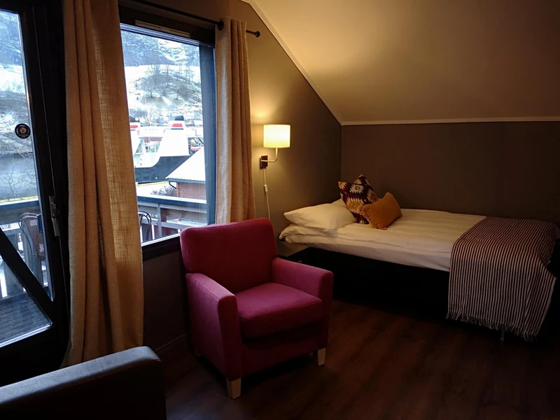 66c34960e7ef9 Flmsbrygga Single Room Bed and Chair