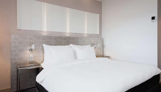 66c365a8bd1cb Radisson Blu Airport Standard Room Bedroom 1