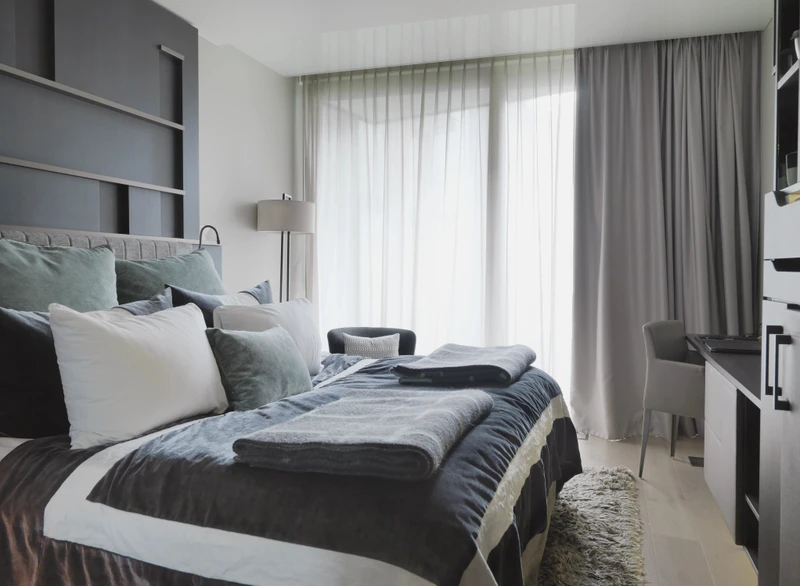 66c3695a249c9 The Thief Standard Room Bed