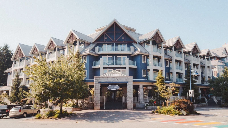 Summit Lodge Boutique Hotel Exterior Summer