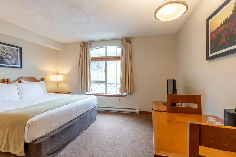 66c7432eaad51 Sundance Lodge Mountain View Two Guests King Bed