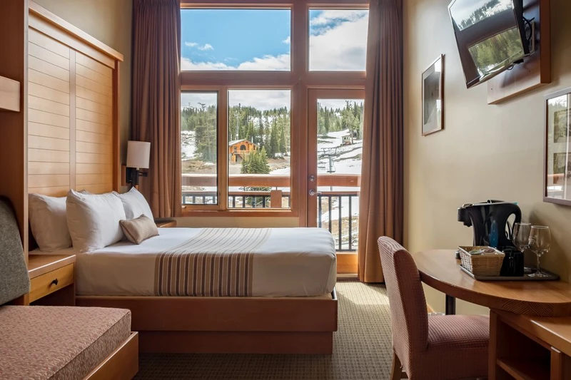 66c84a746b58b Sunshine Mountain Lodge Deluxe View with Balcony Main Space