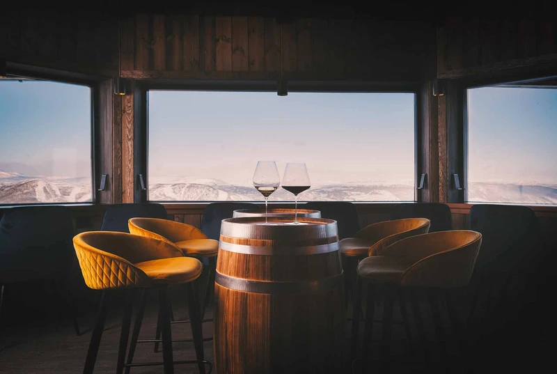 66d5de9e010c9 Kikuttoppen Vinbar Geilo Paul Lockhart