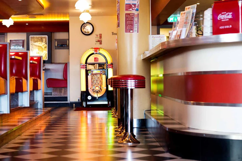 66d5e2eb90f07 Bowl and Dine Restaurant Dr Holms Hotel