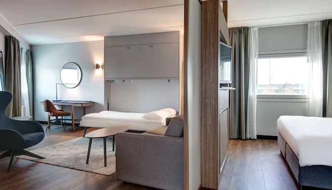 66d6d98736e0a Radisson Blue Airport Family Room Open Plan