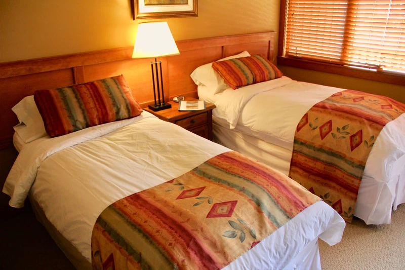 66d6dd46b943f Vagabond Lodge Twin Room Beds