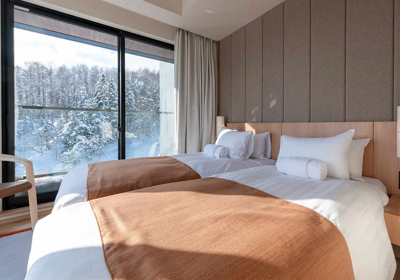 66d6f392b7968 Niseko Kyo Six Bedroom Penthouse with Onsen Twin Beds