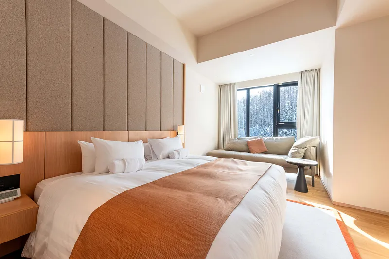 66d6f393a72bd Niseko Kyo Six Bedroom Penthouse with Onsen Bedroom 2