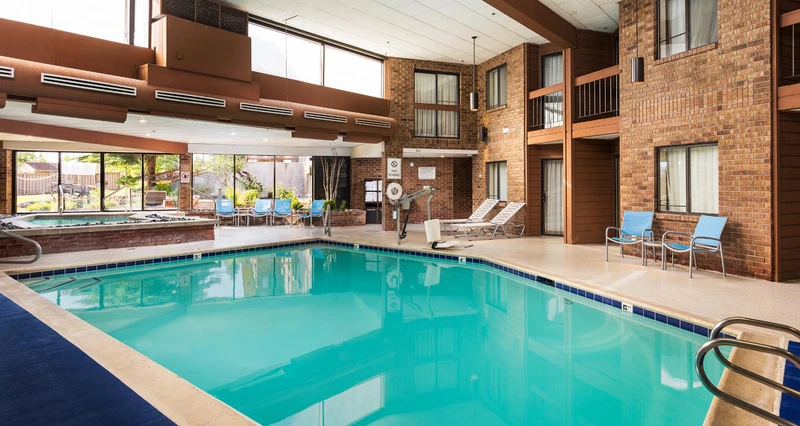 66d71f566a2a7 Landmark Inn Hero Pool