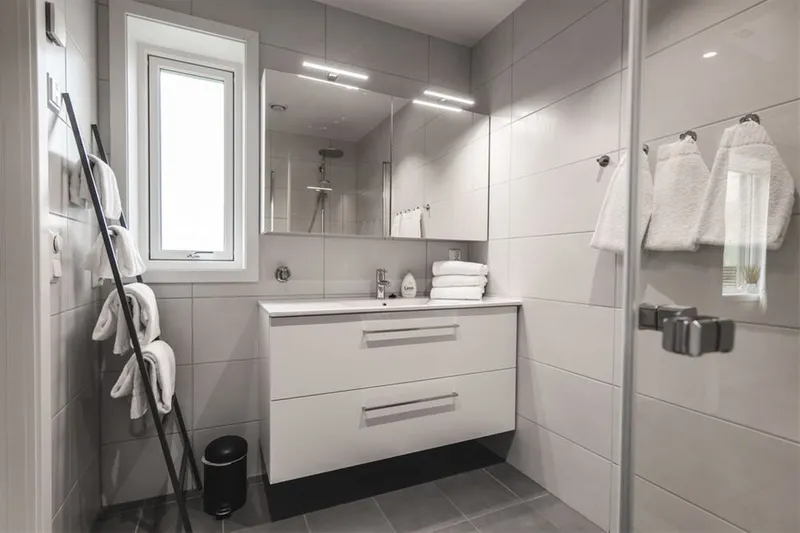 670d3bb9f2f12 Kamben 3 Bedroom Hotel Apartment Bathroom