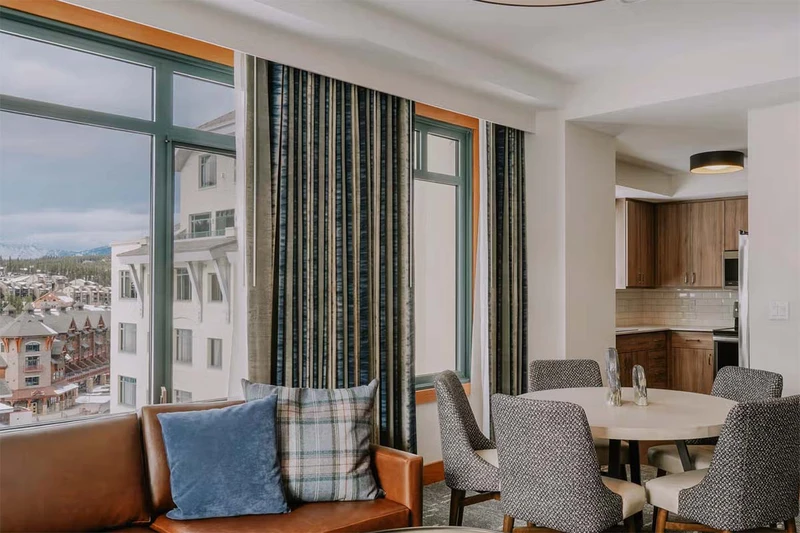 67b4d0f1bc462 Summit at Big Sky Suite Dining Boyne Resorts