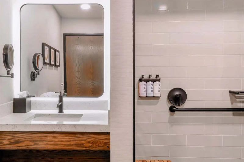 67b5e201c8257 Huntley Lodge King Room Bathroom Boyne Resorts