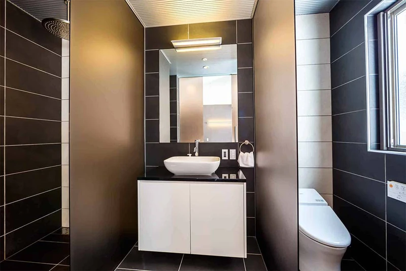 67c043af9e5f7 Phoenix Apartments 2 Bedroom Chalet Toilet