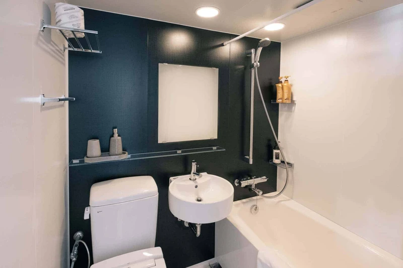 67c06af391111 Happo Apartments Bathroom