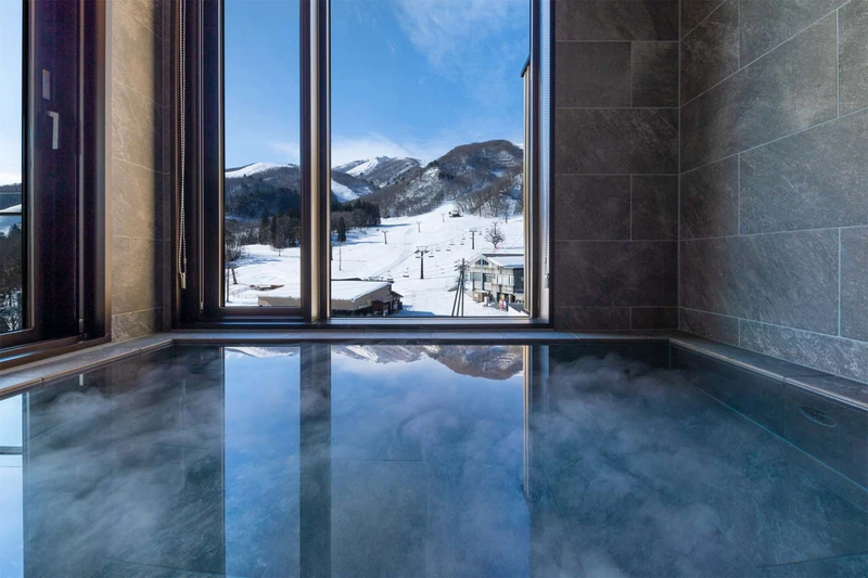 ROKA Luxury Apartments - Onsen with Slopes View