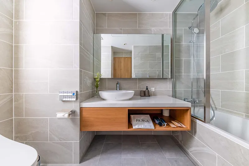 67c1e77225e00 ROKA Luxury Apartments 3 bedroom Bathroom alternative