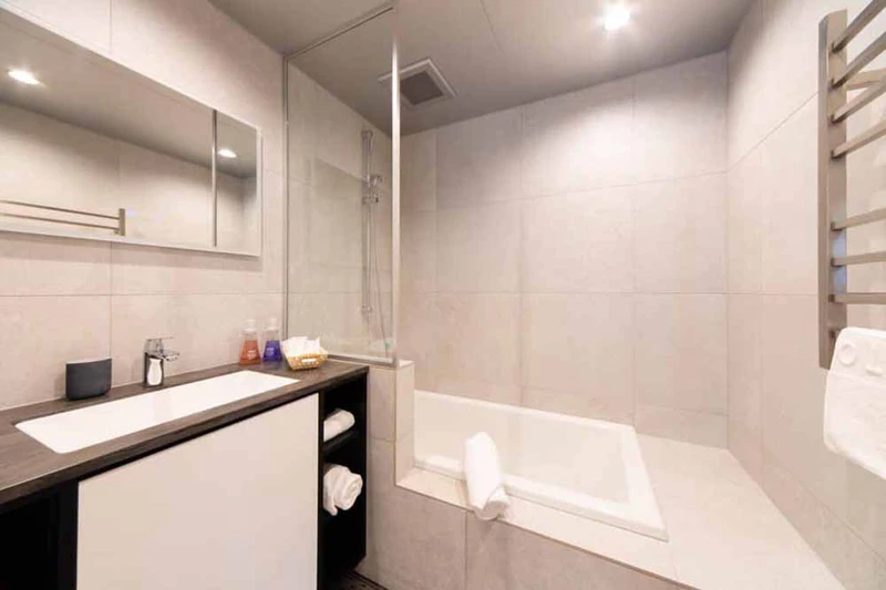 67c6f8e9115fb Hakuba Chalet Selection The Castle 8 Bedroom Bathroom