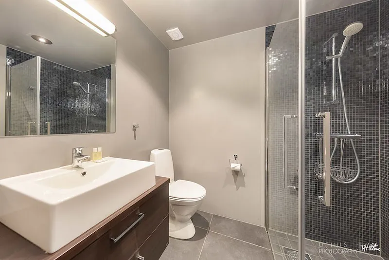 67e420c453d94 Highland Lodge Geilo Apartment Bathroom Uthus Photography