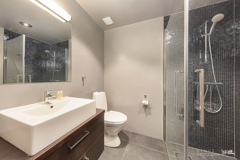 67e420c453d94 Highland Lodge Geilo Apartment Bathroom Uthus Photography