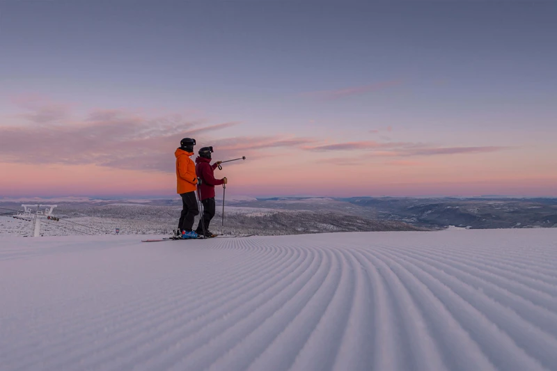 Two Skiers Trysil Resort Sunset © Skistar