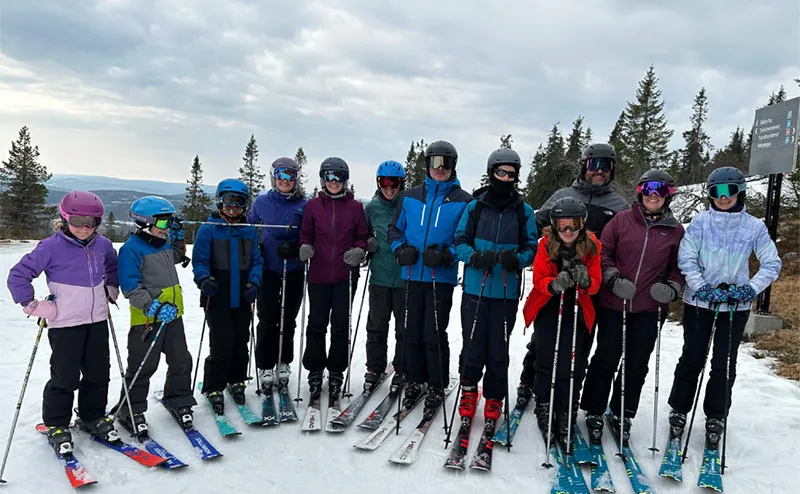 Large group skiing in Trysil, Norway - Gregory Matthes - April 2025
