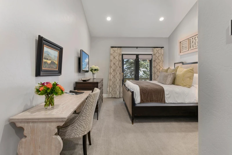 682f12053d296 Lodges at Deer Valley Hotel Room Desk