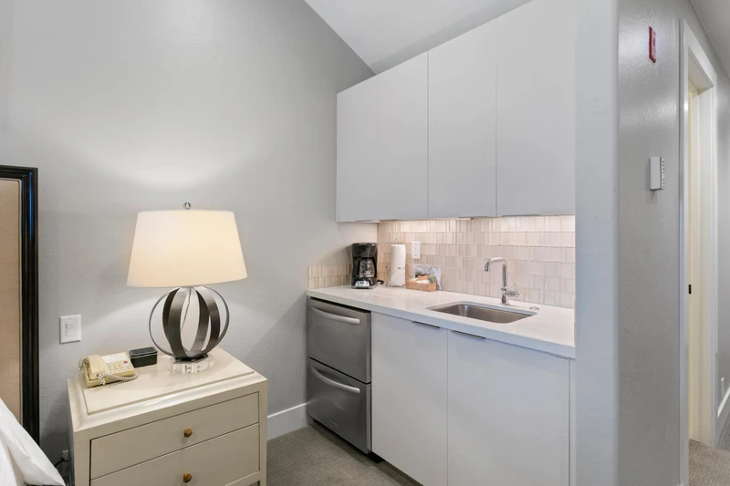 682f1205b3d56 Lodges at Deer Valley Hotel Room Kitchenette