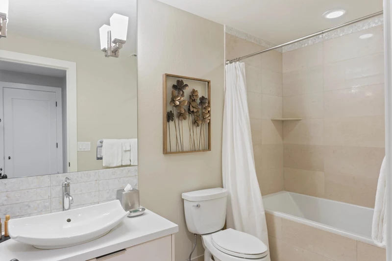 682f1206240b7 Lodges at Deer Valley Hotel Room Bathroom