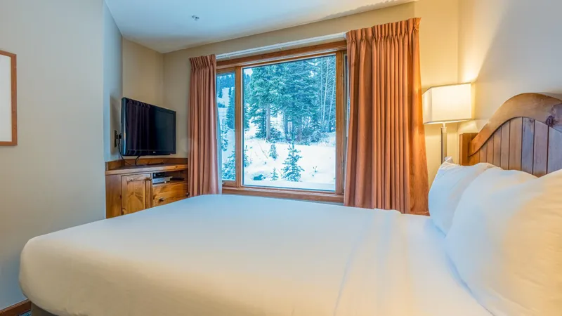 68517201e693f Cahilty Lodge Hotel Room TV Bear Country Property Management