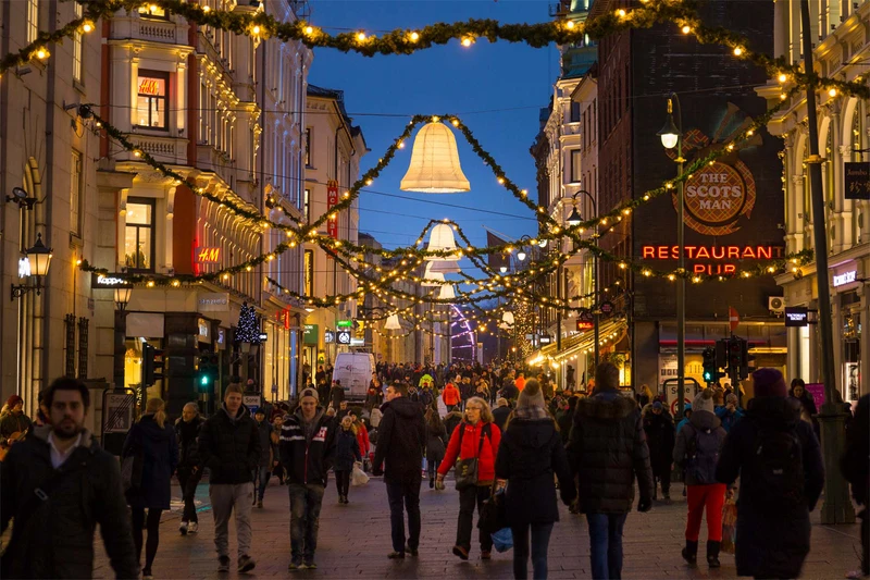 Karl Johans Gate at Christmas - © Didrick Stenersen / Visit Oslo