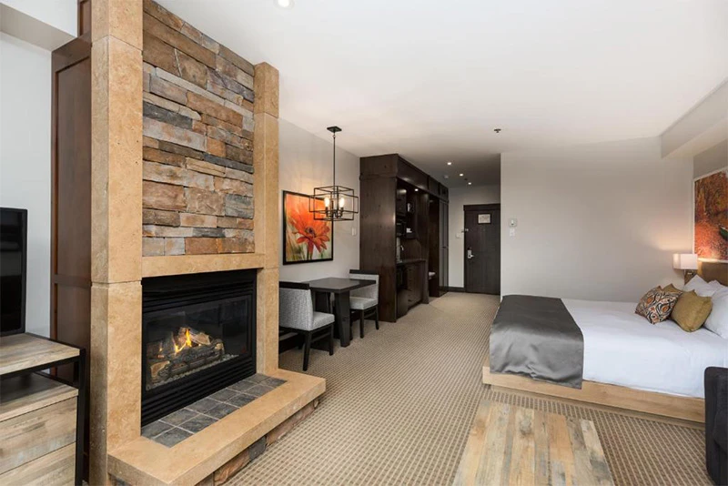 685ec4dd67204 Ermitage du Lac Deluxe Room Fireplace