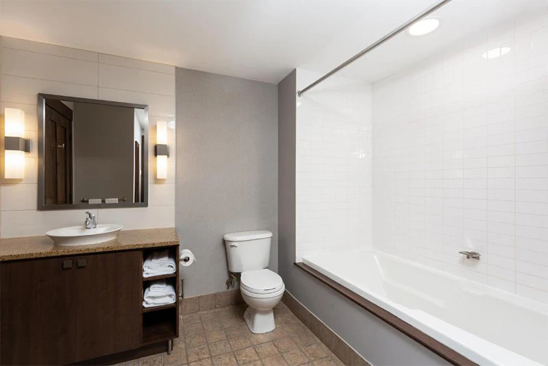 685ec4ddc08c1 Ermitage du Lac 1 Bed Suite Bathroom