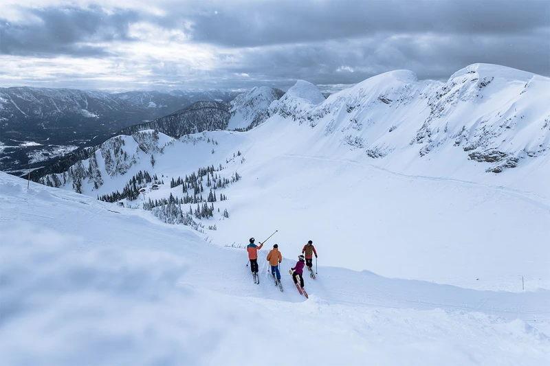 Group of Skiers Choosing a Line in Fernie Alpine Resort © Destination BC / Reuben Krabbe