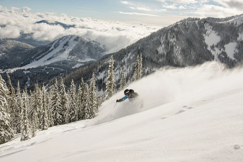 Powder Skiing in RED Mountain Resort © Destination BC / Kari Medig
