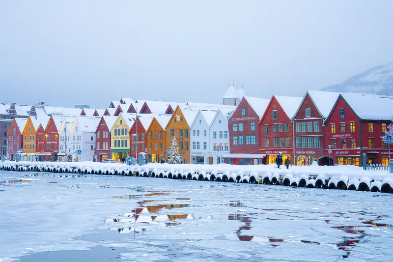 Snowy Bergen Waterfront © Visit Bergen, Espen Bakketun