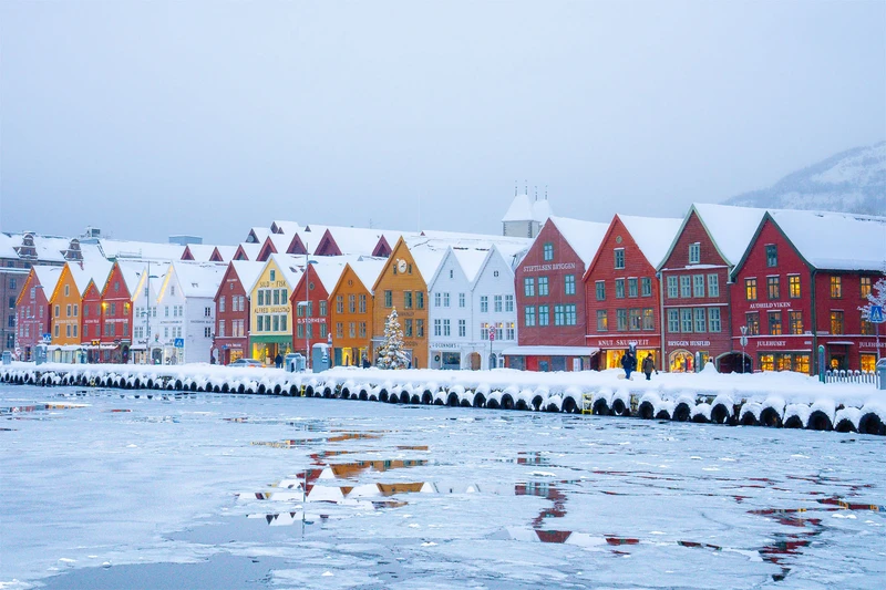 Snowy Bergen Waterfront © Visit Bergen, Espen Bakketun