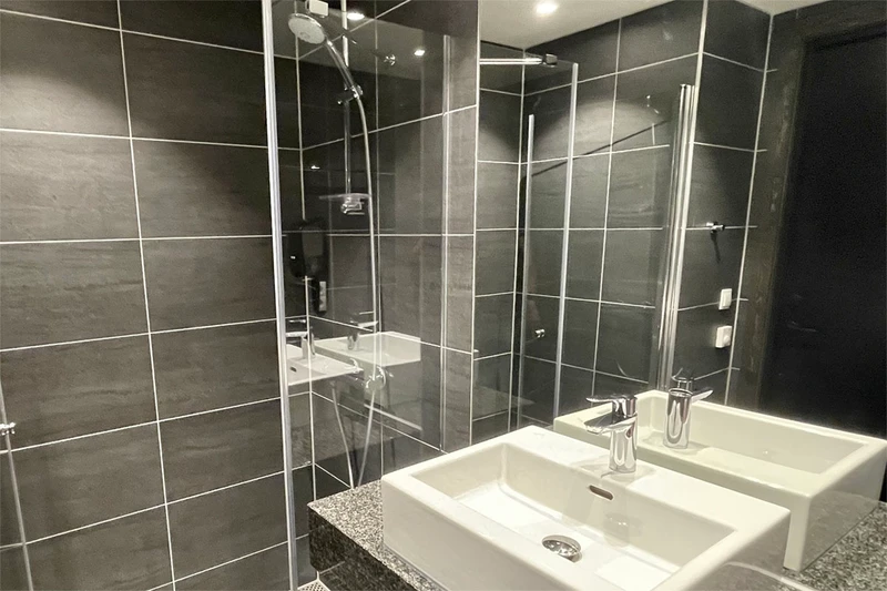 6908c2fae7ede Sportell double bedroom bathroom Gausta