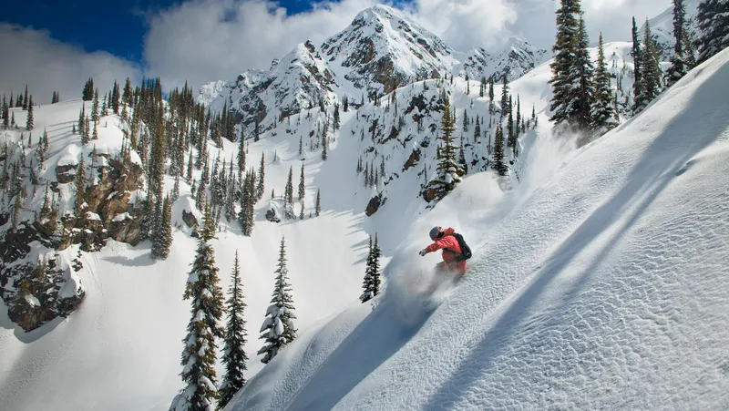 Steep Boarding in Revelstoke © Ian Houghton / Revelstoke Mountain Resort