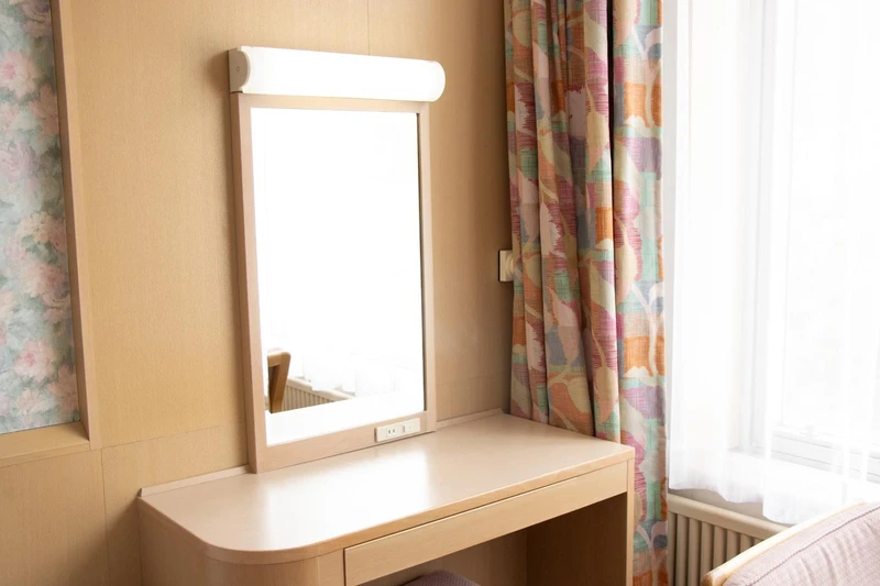 West Building Twin Room Vanity Table