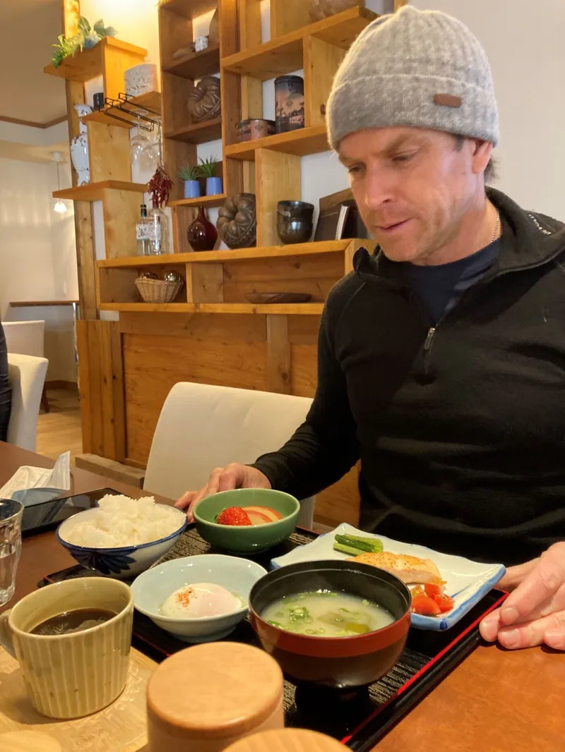 655cb974808c7 Rich in Hardings cafe in Kawamotoya