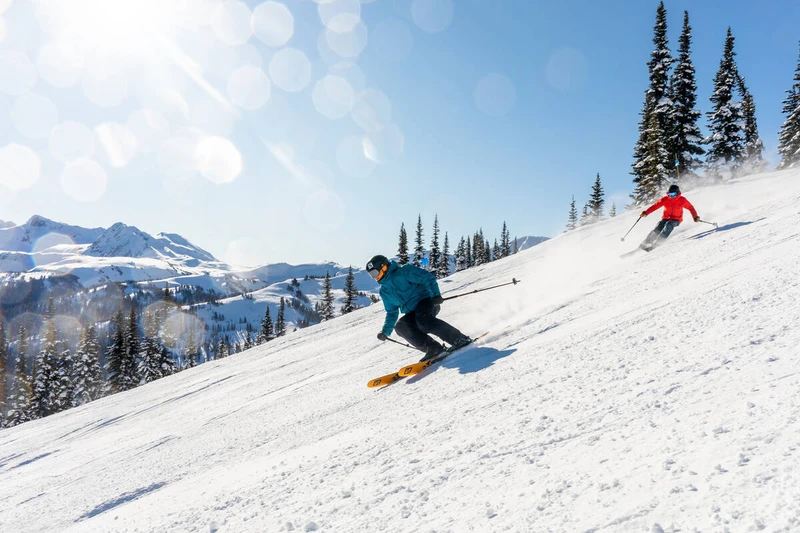 Skiing a Groomer on a Bluebird Day in Whistler © Tourism Whistler / Ben Girardi