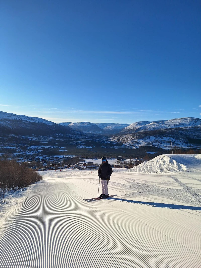 Alec skiing Red Run 5 in Oppdal
