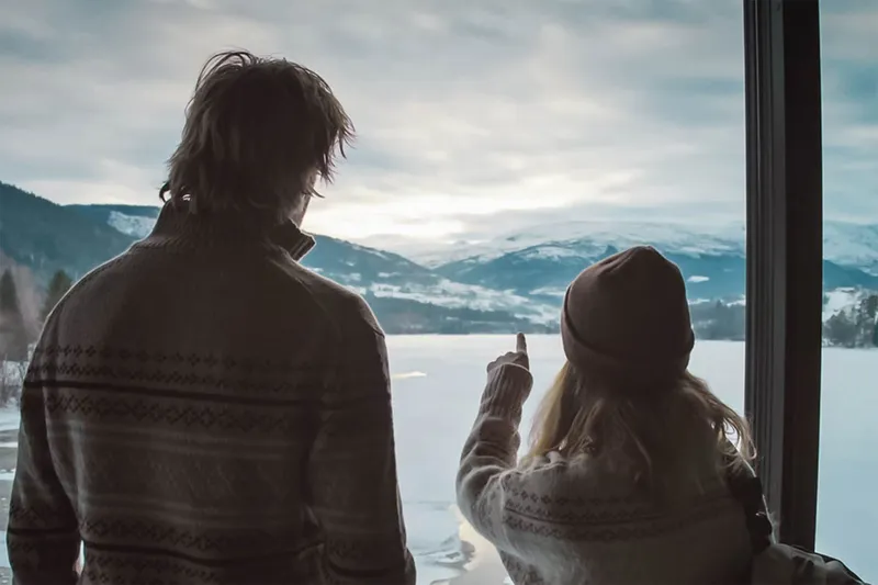 Elva Hotel & Restaurant, Voss - Couple enjoying view © Voss Active