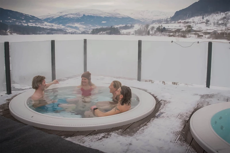 Elva Hotel Restaurant Voss Friends in the Outdoor Hot Tub Voss Active