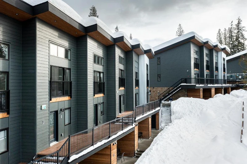 Basecamp Resorts Revelstoke Exterior 3