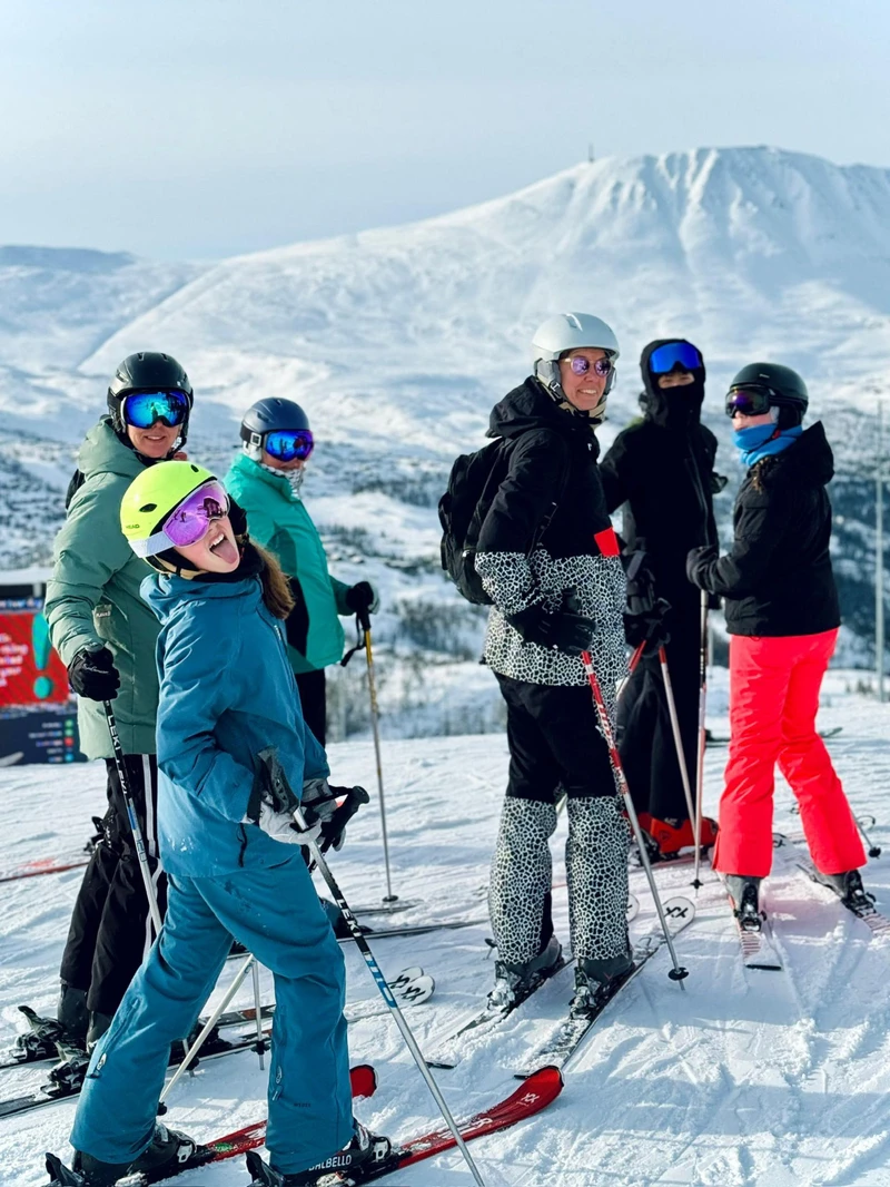 Family in front of Gaustatoppen