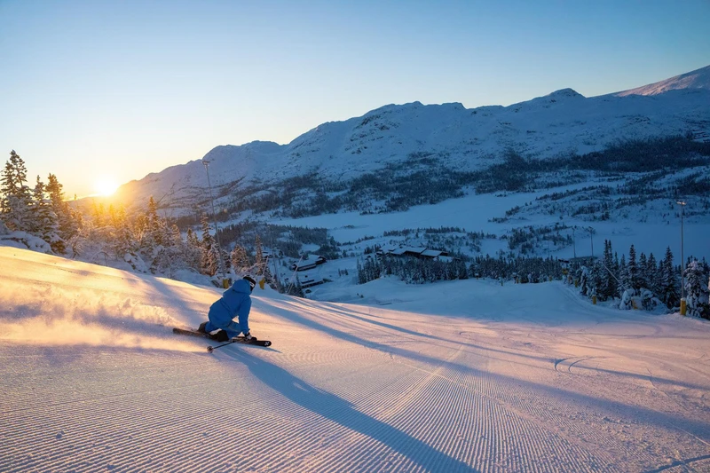 Sunset skiing in Gausta
