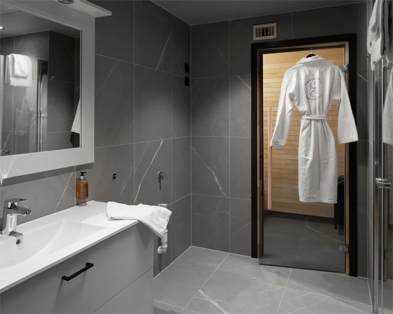 Grand Master Suite Bathroom Riddergaarden Mountain Lodge